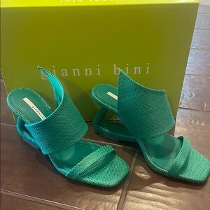 Gianni Bini Green Heels with Elegant Design